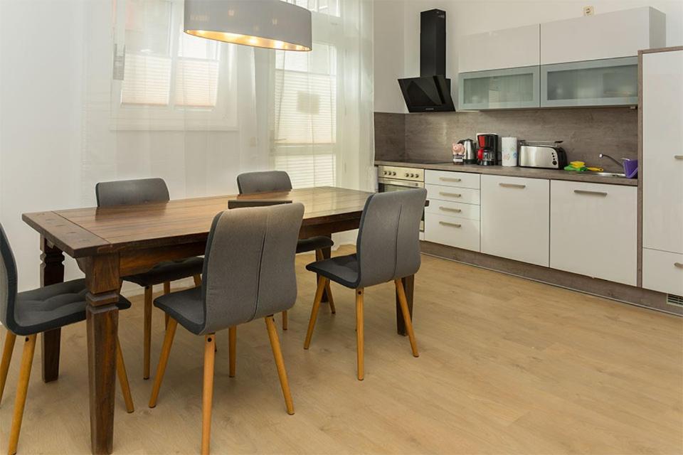 H&H Apartments Im Herzen Der Stadt In Der Lange Strasse Geraeumig Ruhig Mit Kueche Und Esstisch Greifswald Zewnętrze zdjęcie